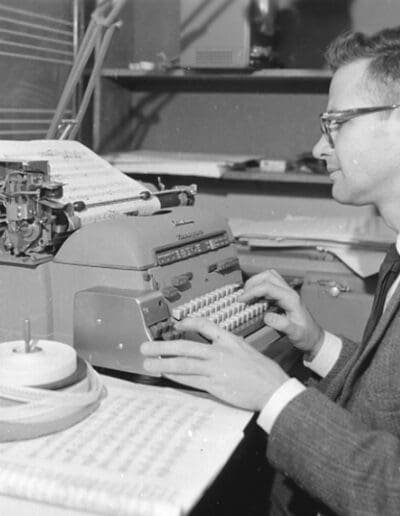 Lejaren Hiller at music typewriter in the Univ. of Illinois EMS (1961)